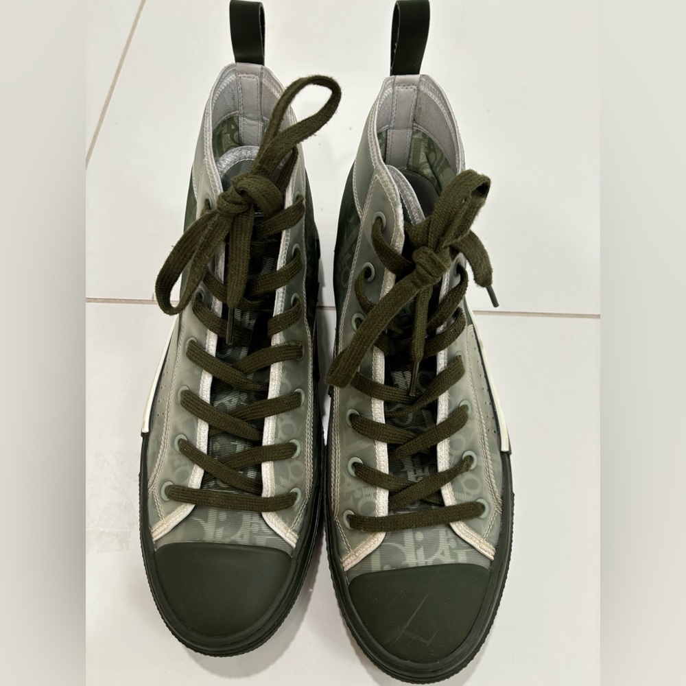 Very lightly worn Green dior high tops